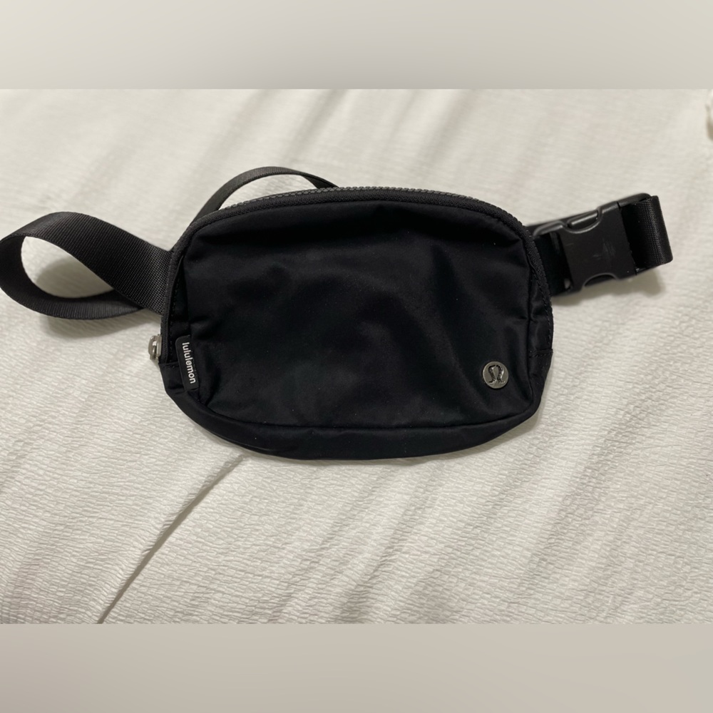 Lululemon Everywhere Belt Bag 1L